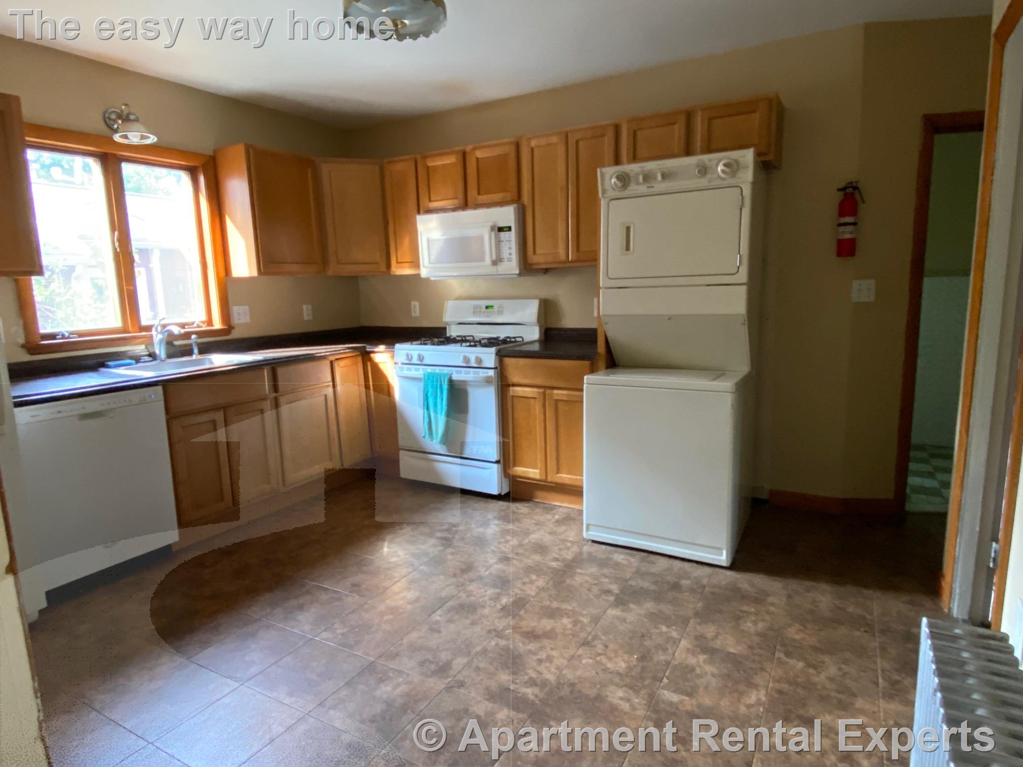 2.5 bed, 1 bath apartment for rent at 9 Worcester St Unit 2, Central Square — photo 2 of 11