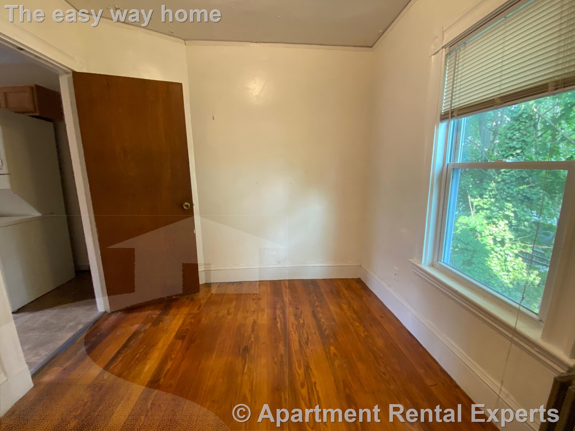 2.5 bed, 1 bath apartment for rent at 9 Worcester St Unit 2, Central Square — photo 10 of 11