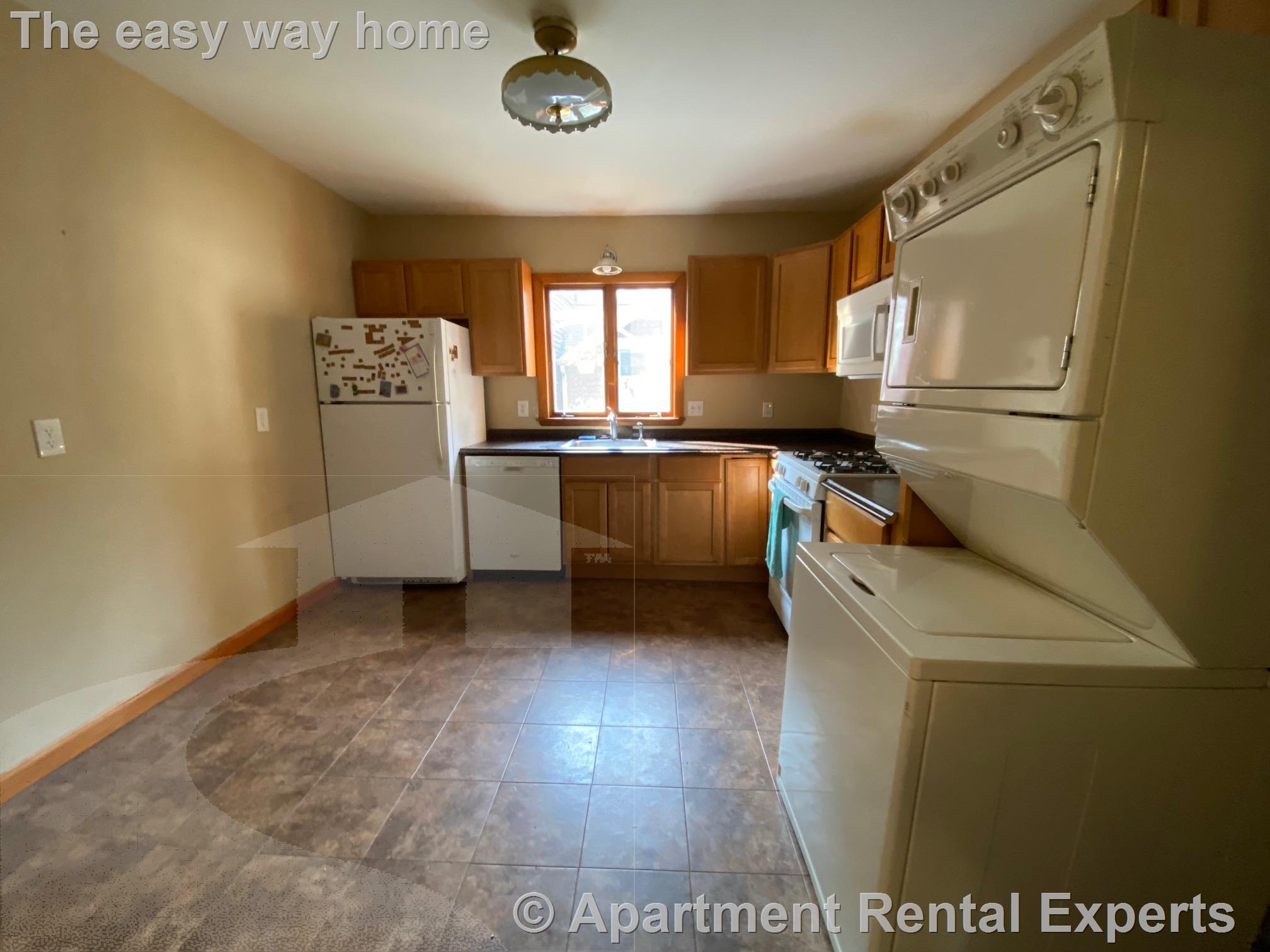 2.5 bed, 1 bath apartment for rent at 9 Worcester St Unit 2, Central Square — photo 3 of 11