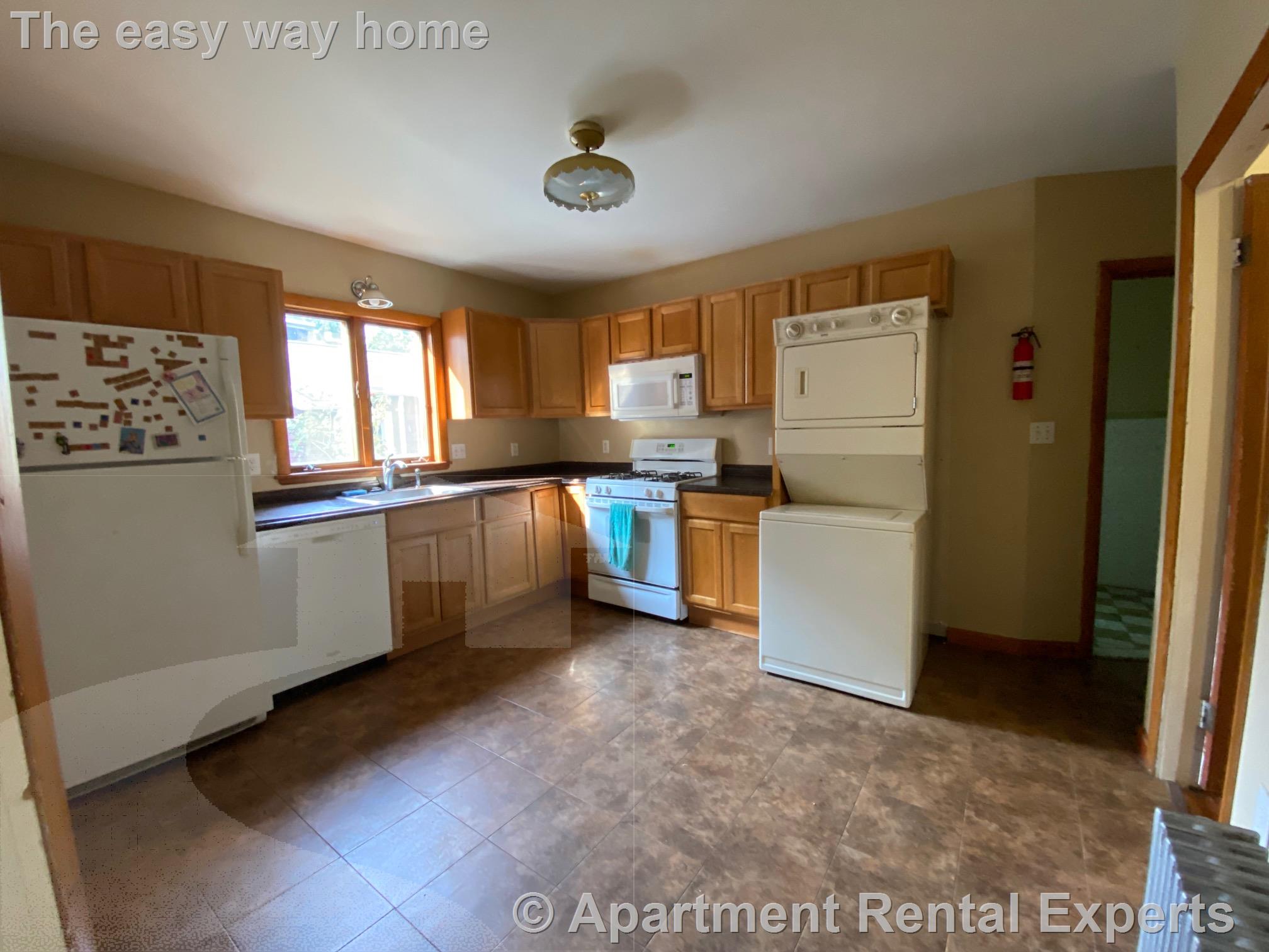 2.5 bed, 1 bath apartment for rent at 9 Worcester St Unit 2, Central Square — photo 1 of 11
