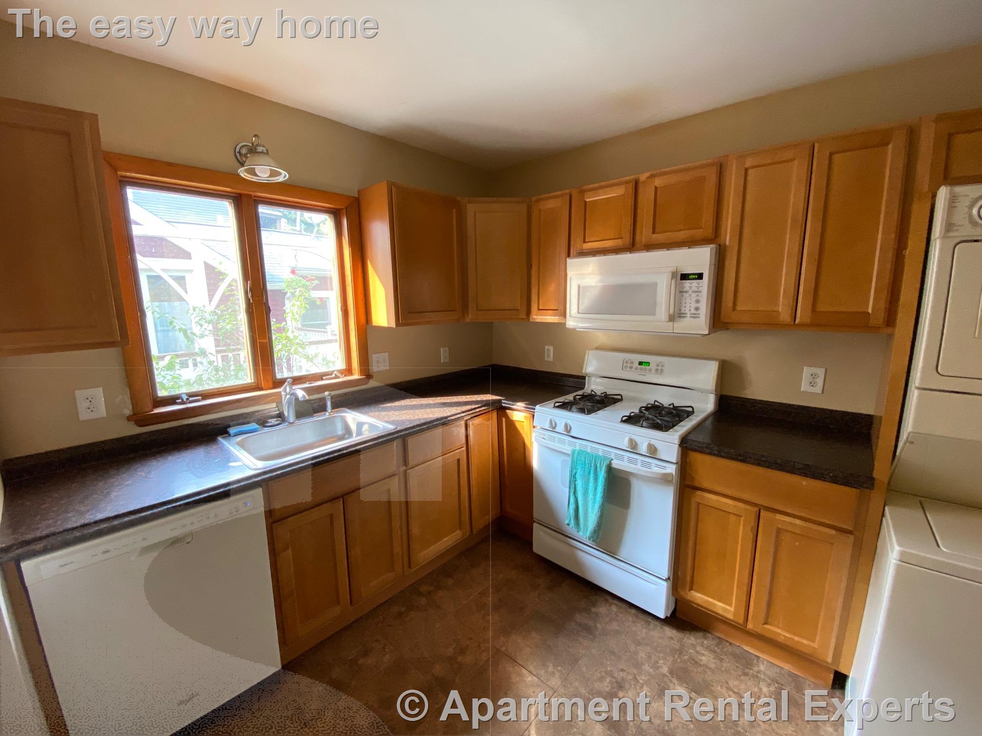 2.5 bed, 1 bath apartment for rent at 9 Worcester St Unit 2, Central Square — photo 4 of 11