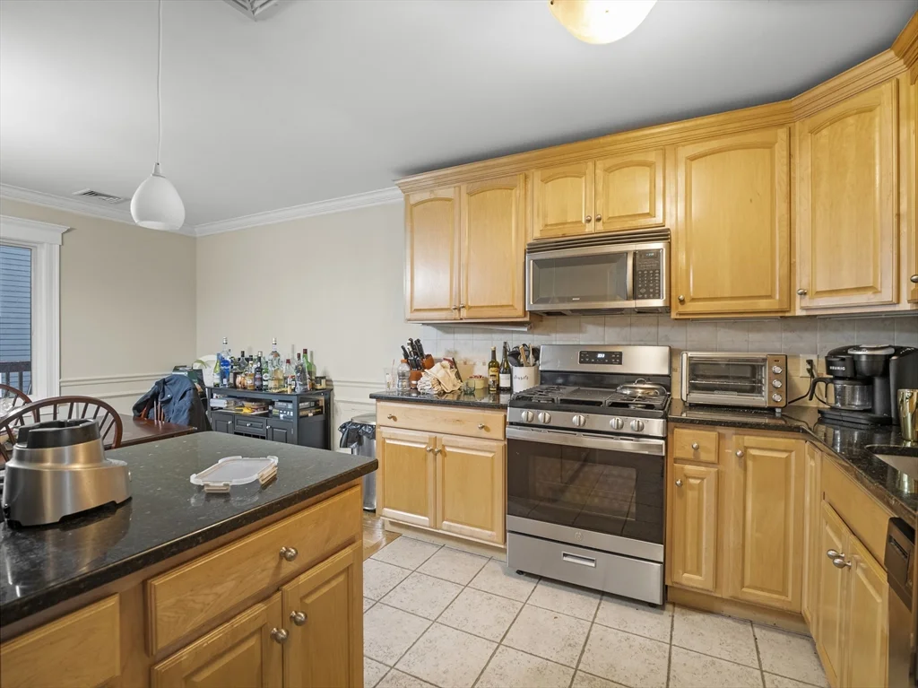 157 W 6th St, South Boston