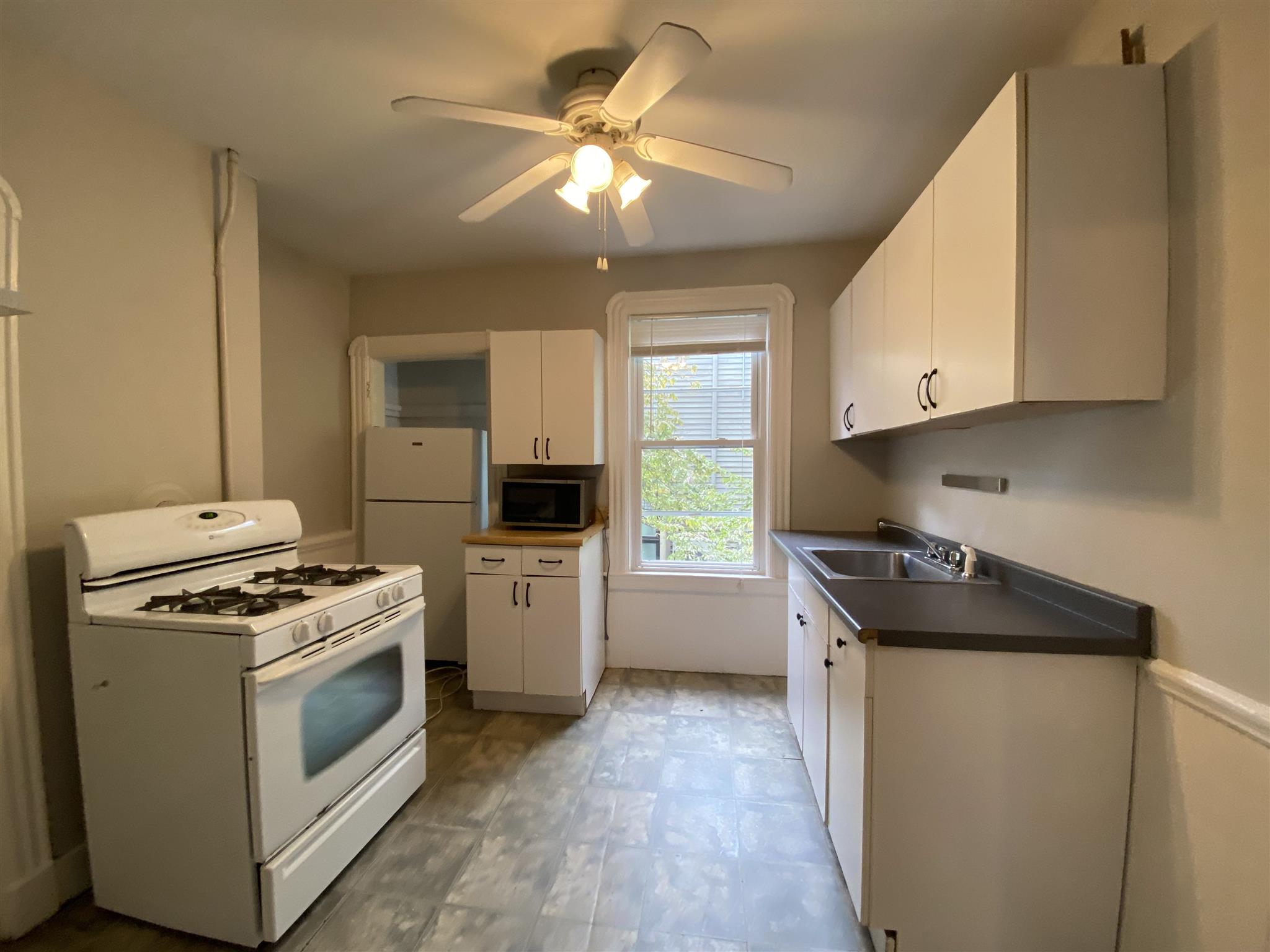 2 bed, 1 bath apartment for rent at 586 Green Unit 2, Central Square — photo 2 of 13