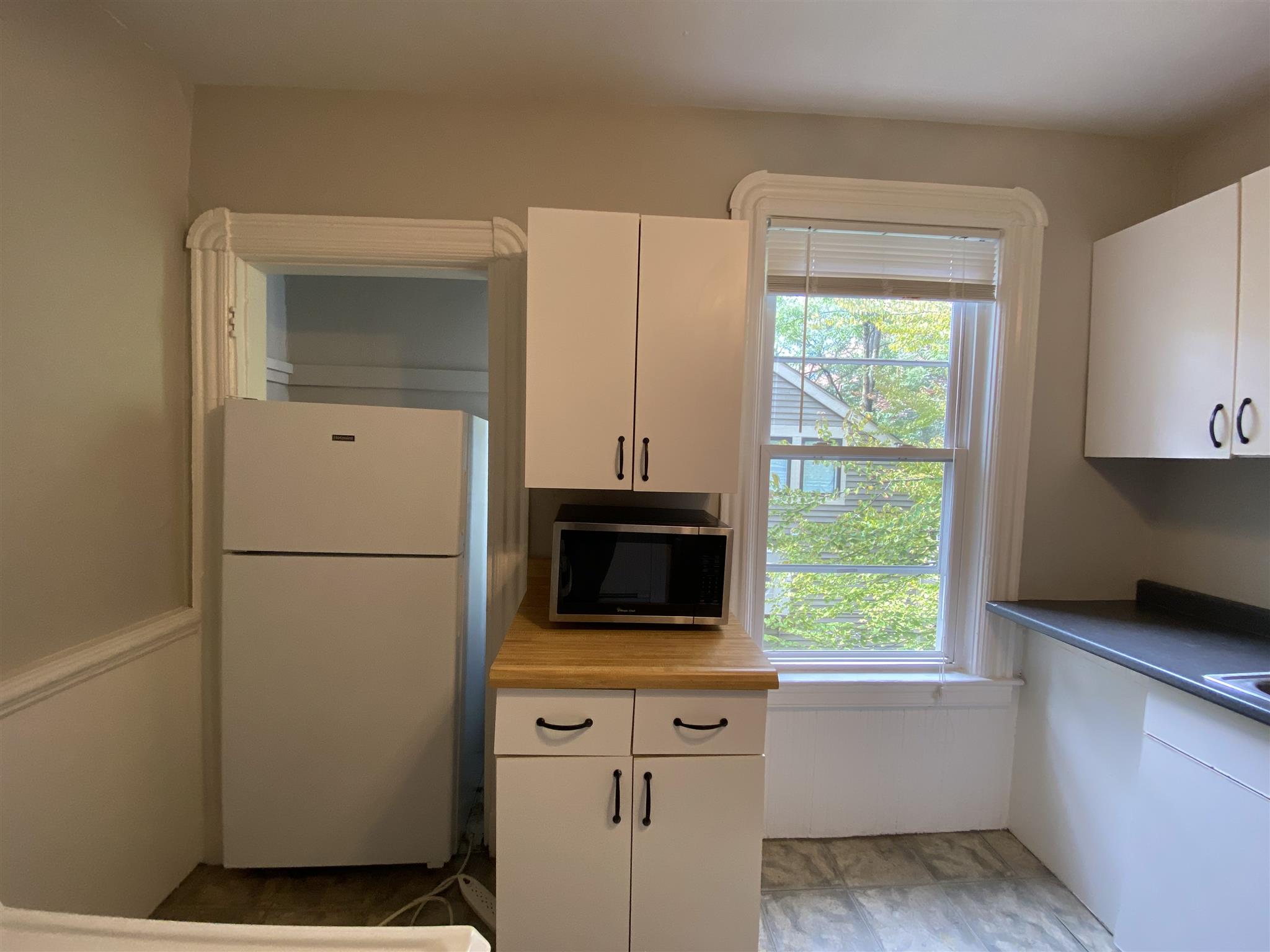 2 bed, 1 bath apartment for rent at 586 Green Unit 2, Central Square — photo 3 of 13