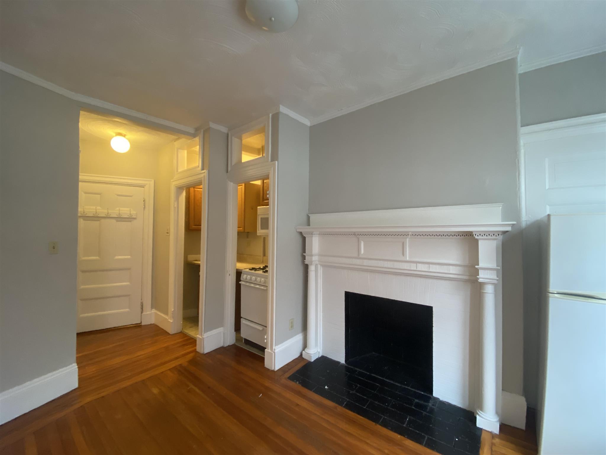 1 bed, 1 bath apartment for rent at 48 Jfk St Unit 8, Harvard Square — photo 1 of 10
