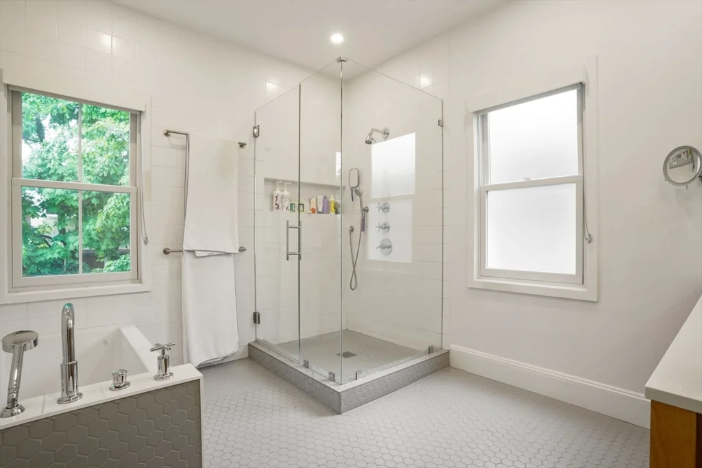 8 Florence St, Cambridgeport