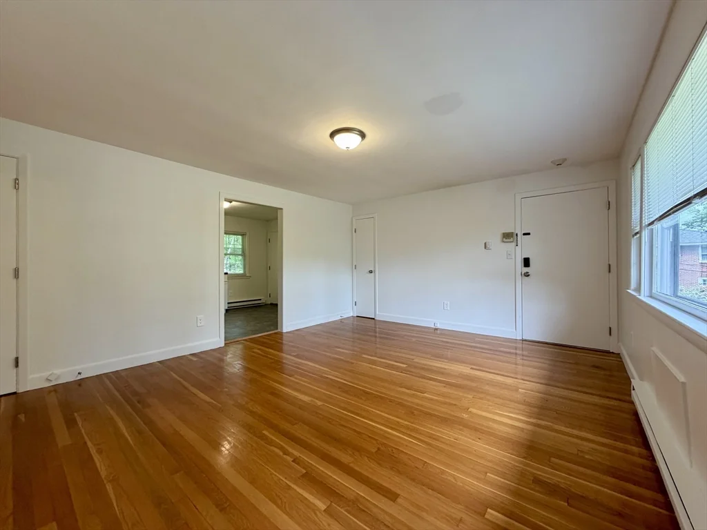 15 Park Ave, Foxboro