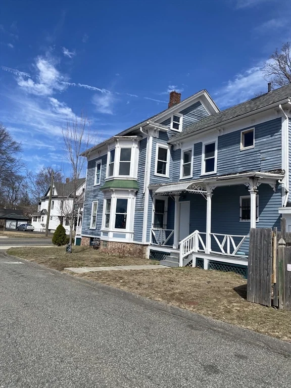 111 Bay, Springfield