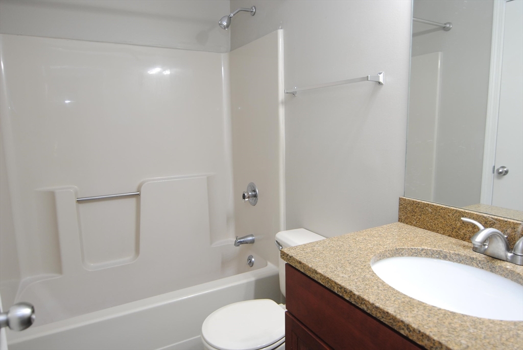 124 Eastern Ave, Manchester