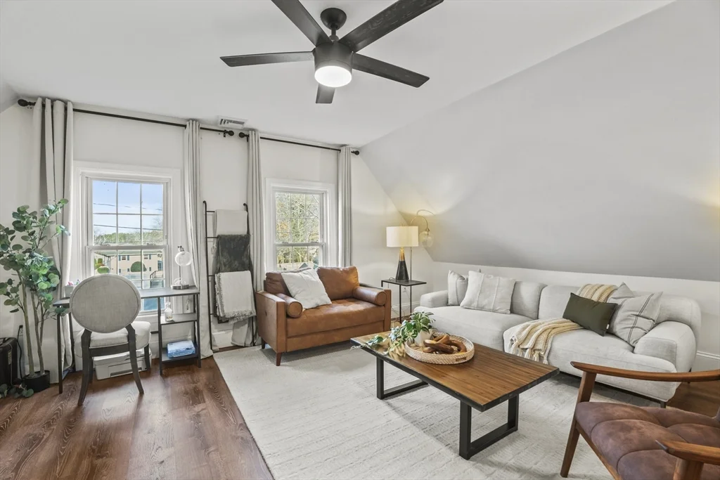 1142 Washington St, Whitman