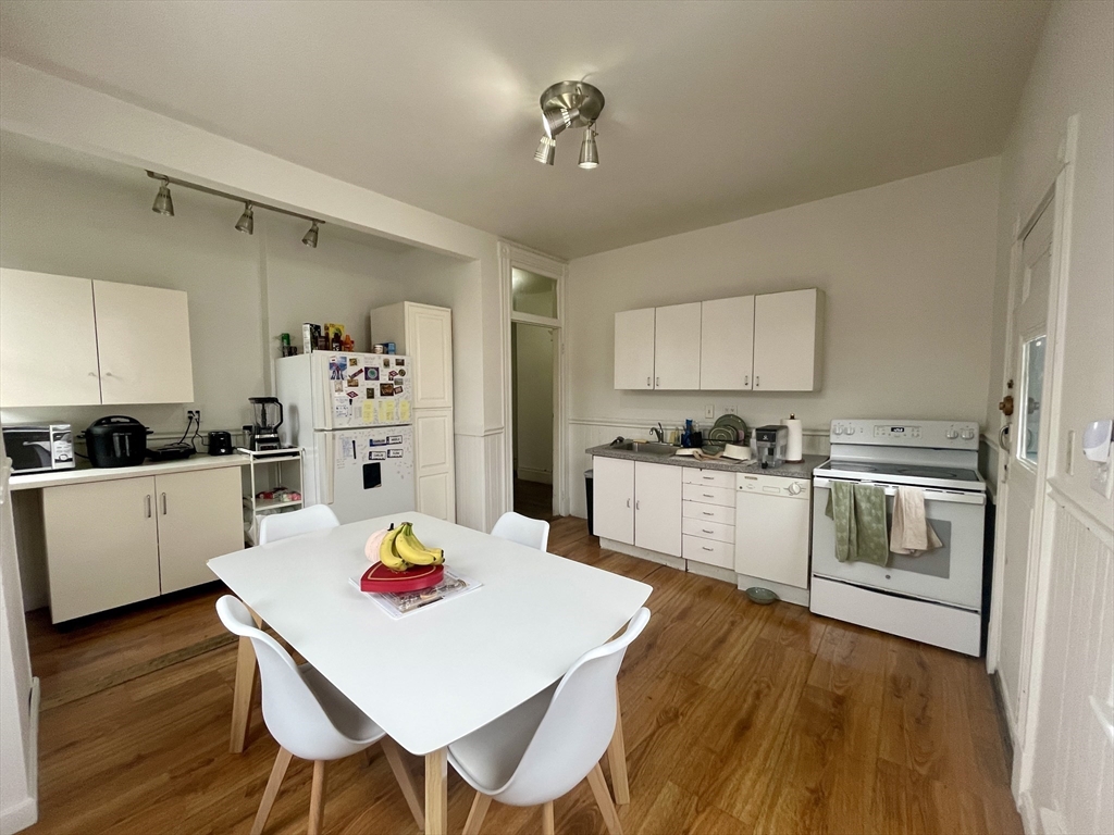 11 Euston St, Brookline