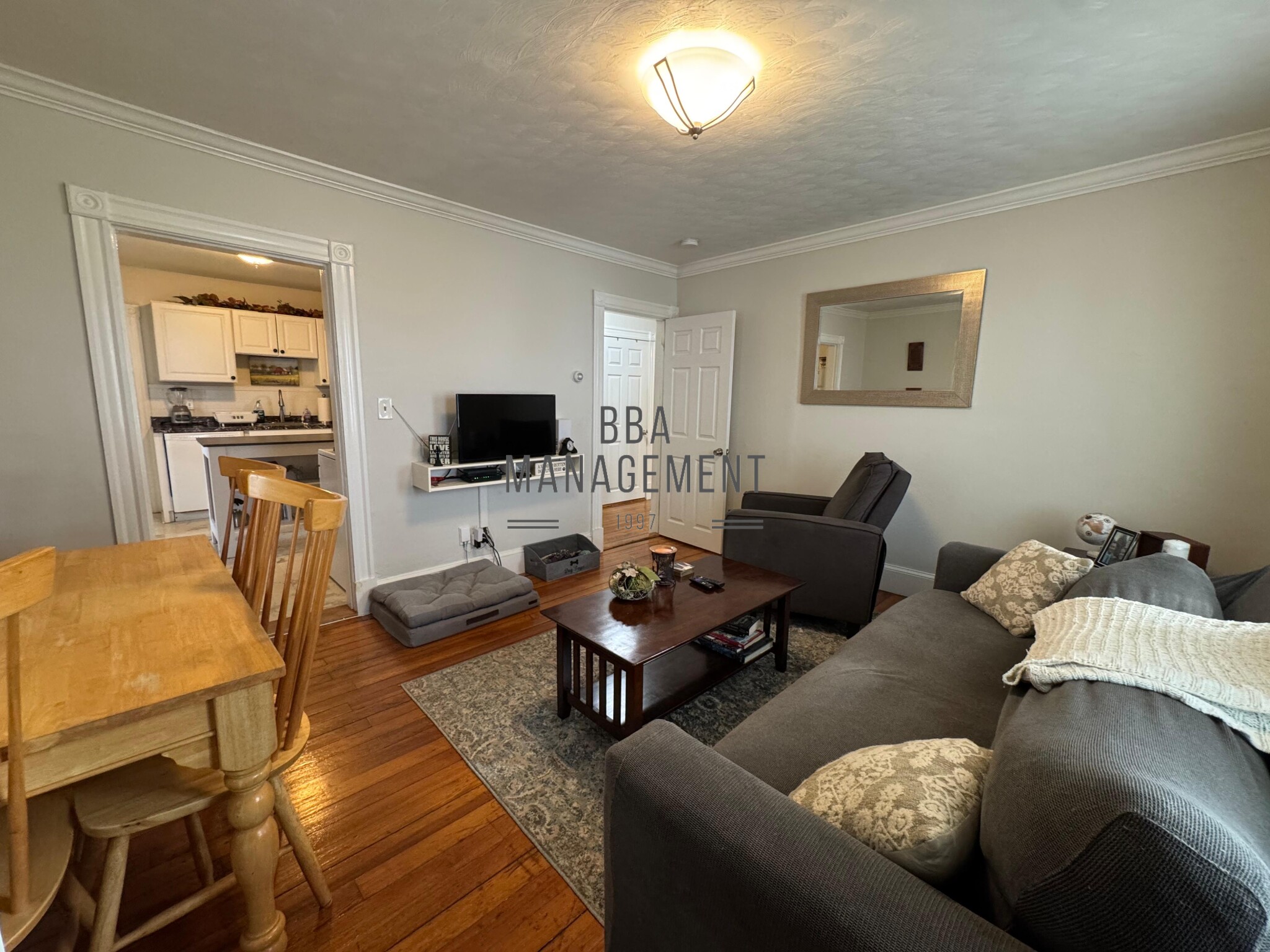 16 Montfern Ave, Oak Square