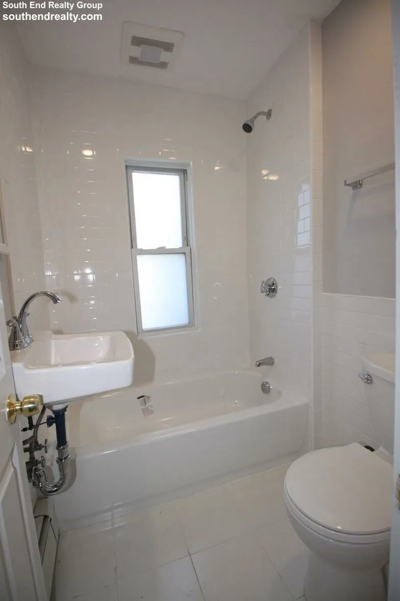 12 Albion Pl, Medford Street / The Neck