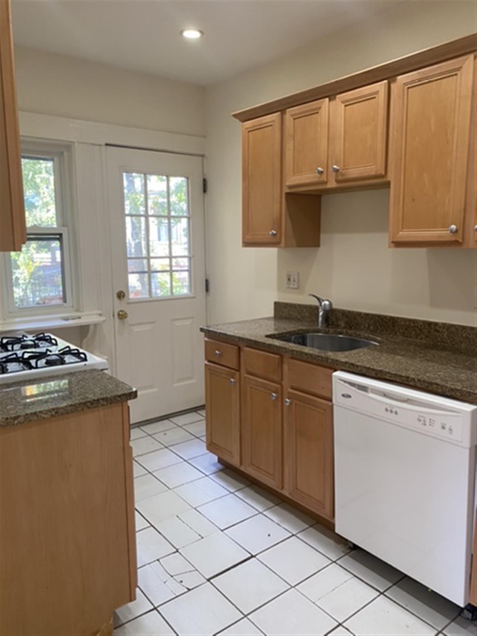2.5 bed, 1 bath apartment for rent at 3 Lakeview St Unit 1, Arlington — photo 10 of 16