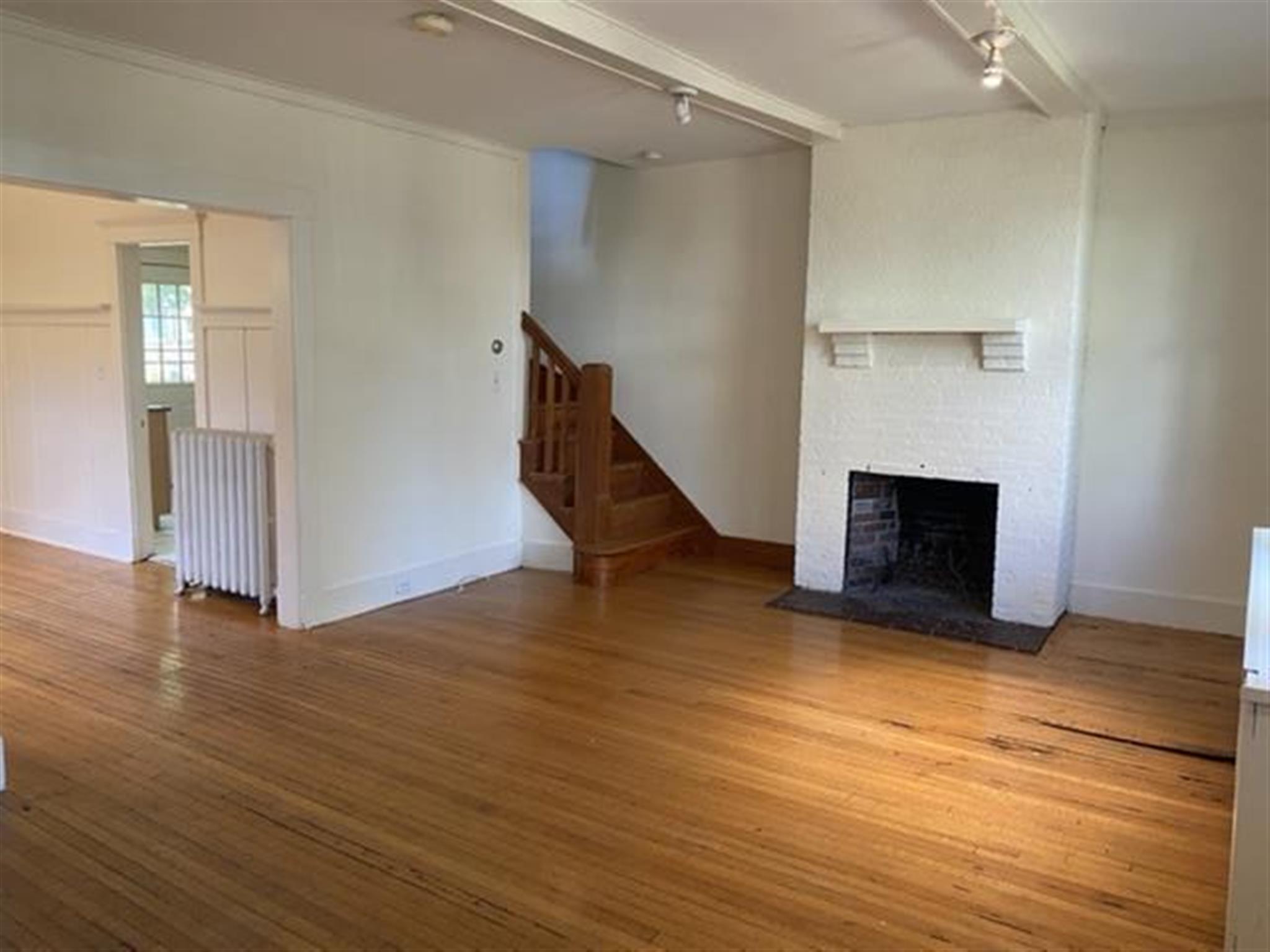 2.5 bed, 1 bath apartment for rent at 3 Lakeview St Unit 1, Arlington — photo 2 of 16
