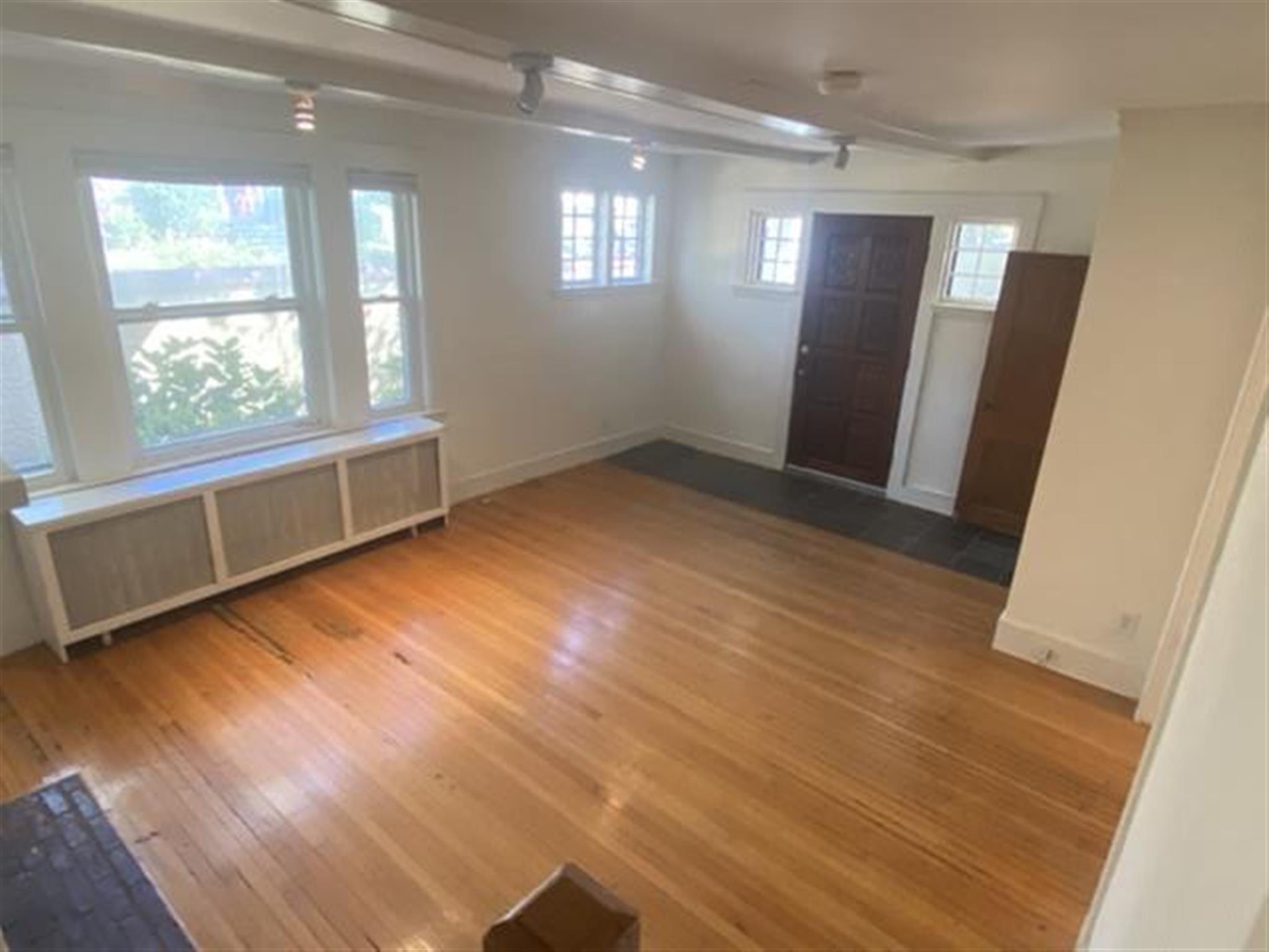 2.5 bed, 1 bath apartment for rent at 3 Lakeview St Unit 1, Arlington — photo 1 of 16