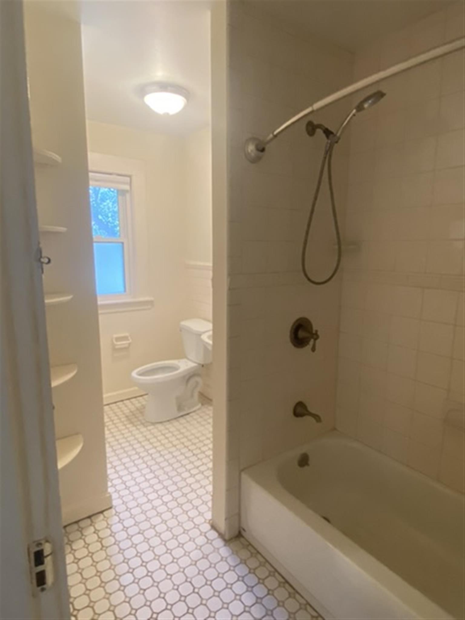2.5 bed, 1 bath apartment for rent at 3 Lakeview St Unit 1, Arlington — photo 13 of 16