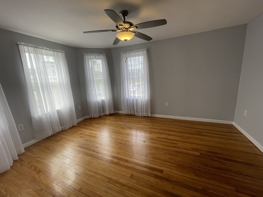 9 Maine Ave, East Somerville