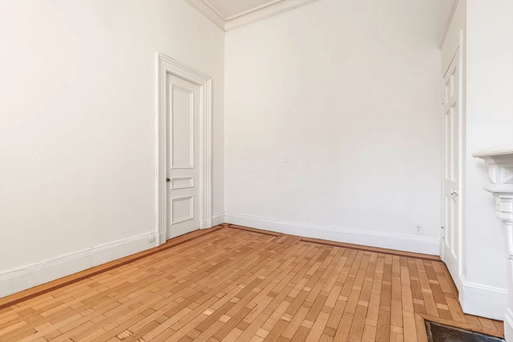 413 Beacon St, Back Bay