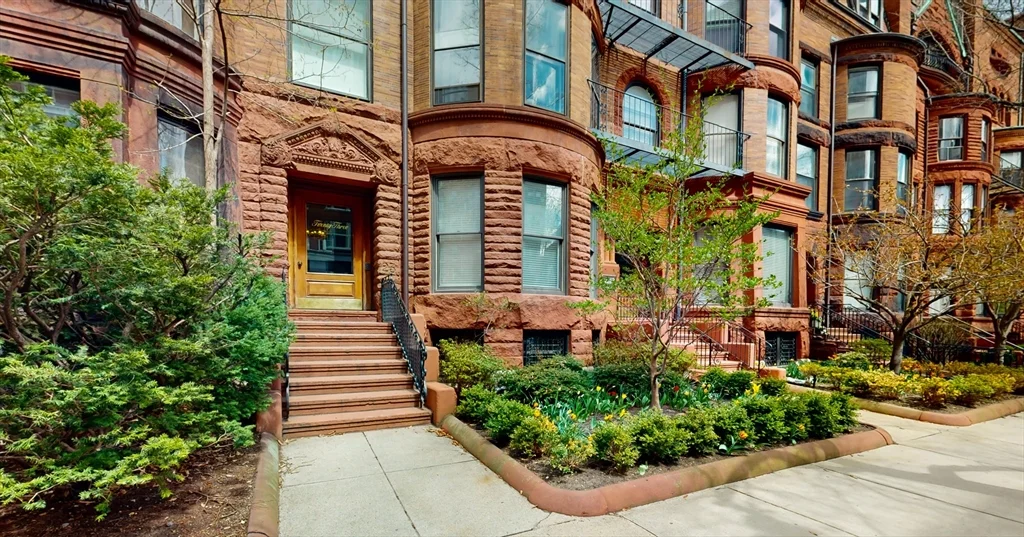 23 Bay State Rd, Back Bay
