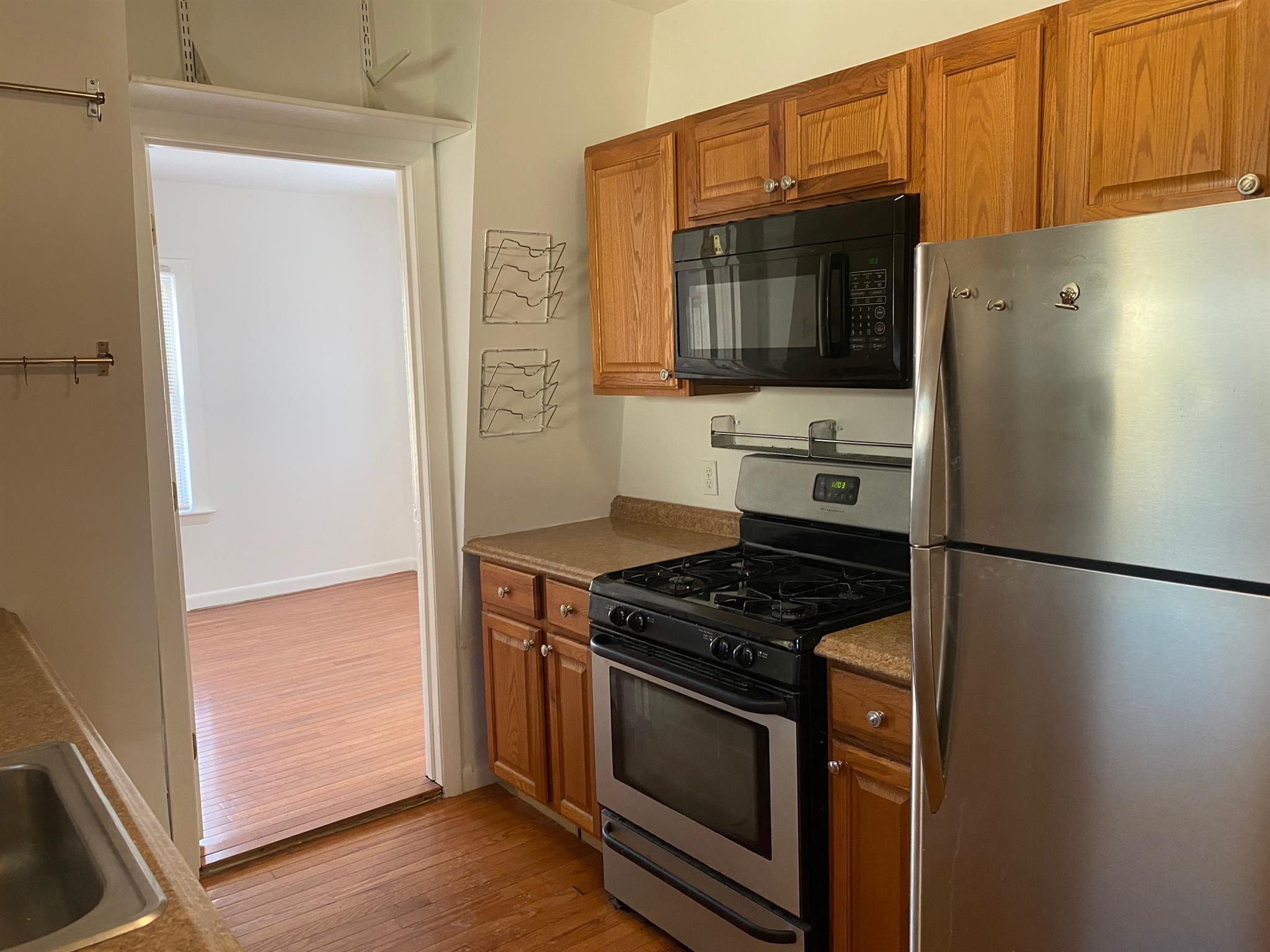 2 bed, 1 bath apartment for rent at 197 Elm St Unit 2, Davis Square — photo 4 of 14