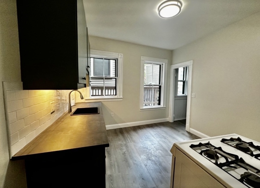 61 Monument Ave, Charlestown