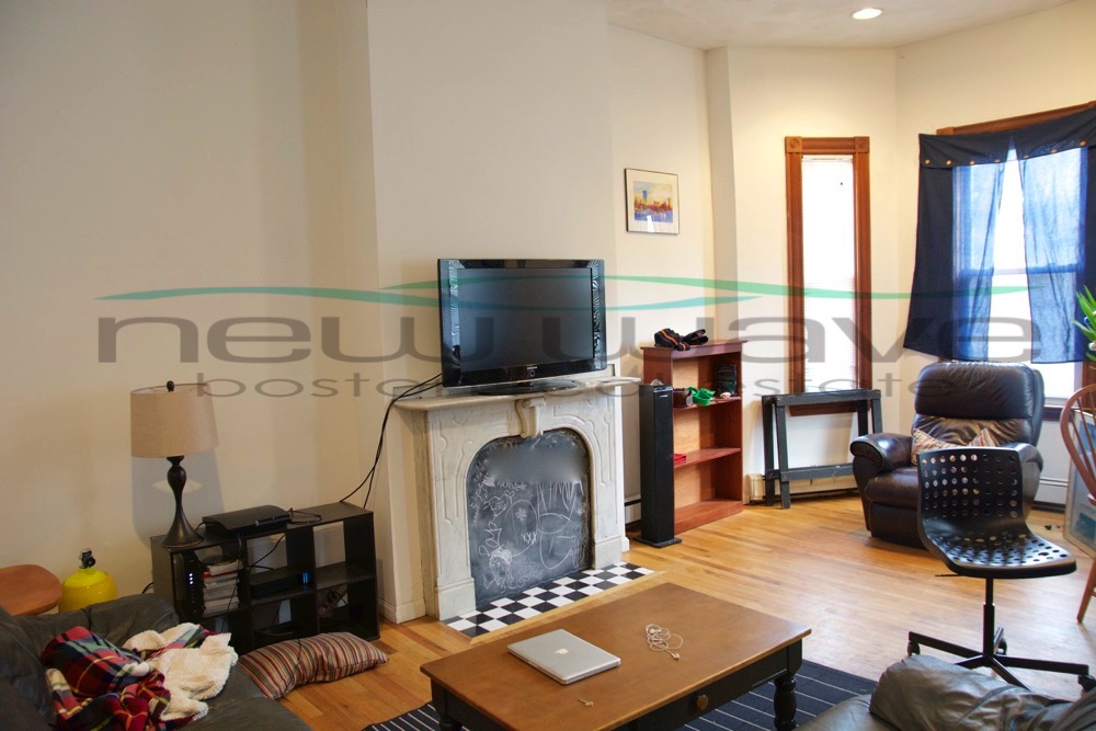 4 bed, 2 bath apartment for rent at 14 Wigglesworth Unit 2, Mission Hill — photo 5 of 18