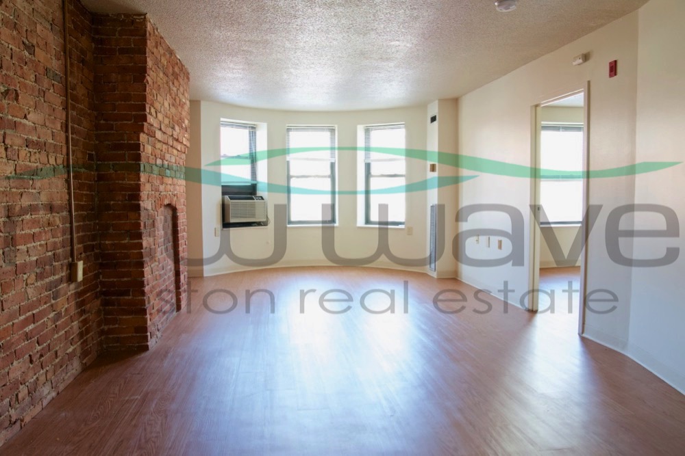 3 bed, 1 bath apartment for rent at 66 Westland Ave Unit 301, Fenway — photo 3 of 10