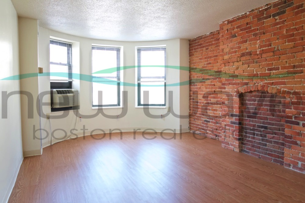 3 bed, 1 bath apartment for rent at 66 Westland Ave Unit 301, Fenway — photo 2 of 10