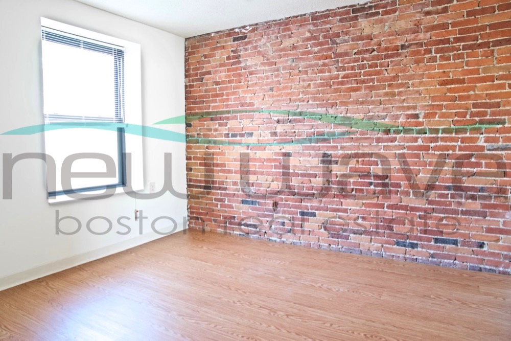 3 bed, 1 bath apartment for rent at 66 Westland Ave Unit 301, Fenway — photo 5 of 10
