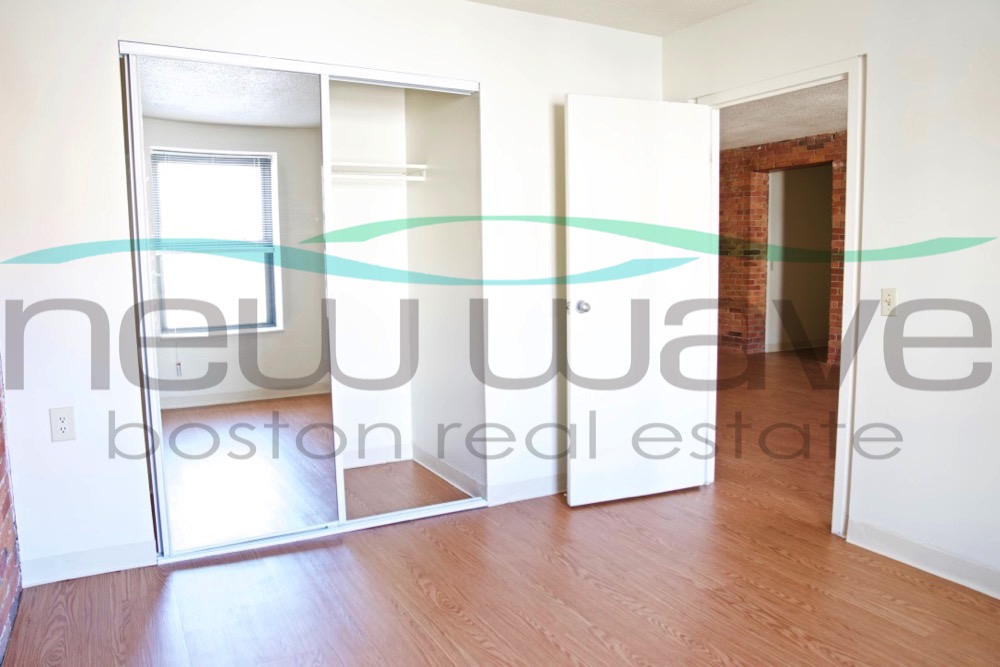3 bed, 1 bath apartment for rent at 66 Westland Ave Unit 301, Fenway — photo 4 of 10