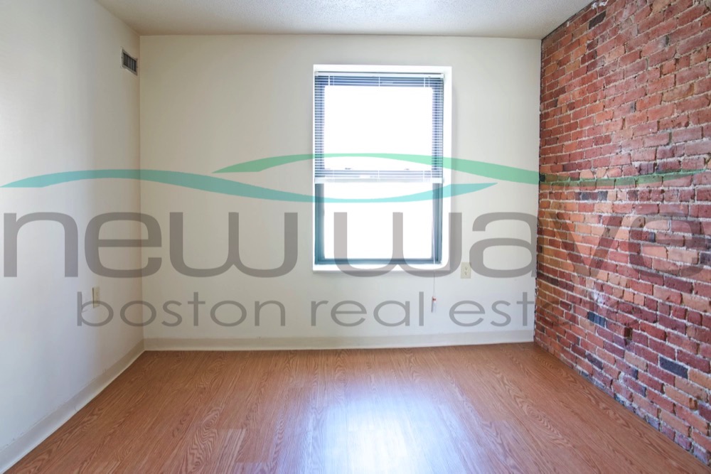 3 bed, 1 bath apartment for rent at 66 Westland Ave Unit 301, Fenway — photo 8 of 10