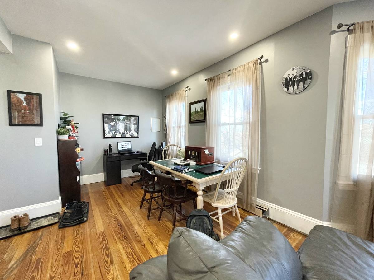 3 bed, 1 bath apartment for rent at 18 Sunset St Unit N/A, Mission Hill — photo 5 of 10
