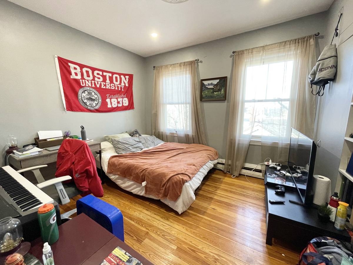 3 bed, 1 bath apartment for rent at 18 Sunset St Unit N/A, Mission Hill — photo 10 of 10
