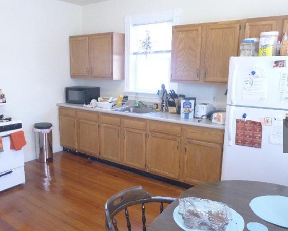 3 bed, 1 bath apartment for rent at 7 Cherokee St Unit 2, Mission Hill — photo 2 of 5