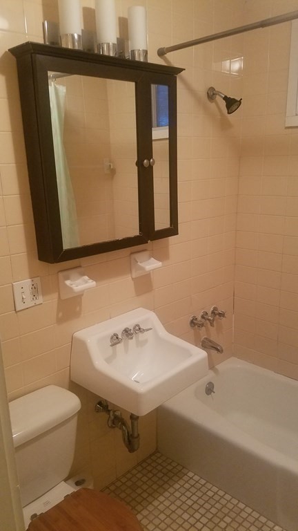 382 Riverway, Fenway