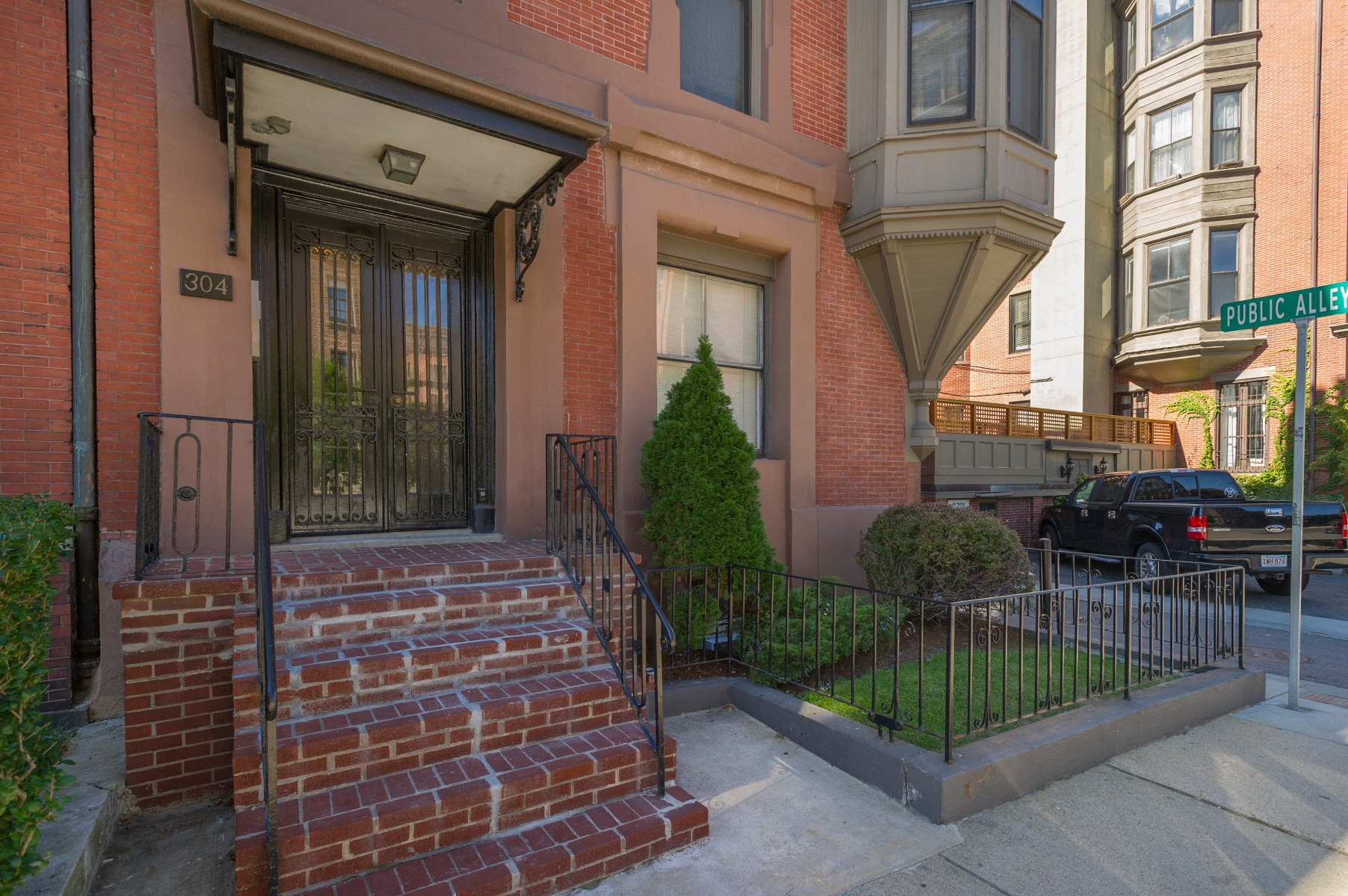 304 Berkeley St, Back Bay