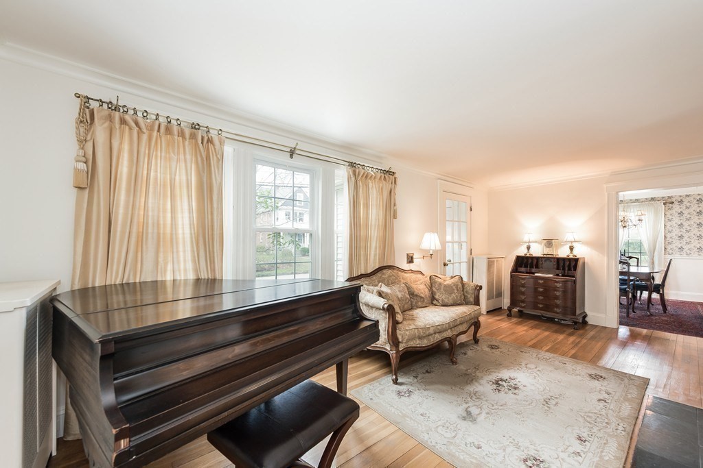 62 Evergreen Ave, Newton