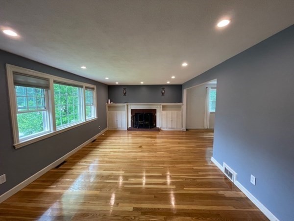 17 Ridley Rd, Dedham