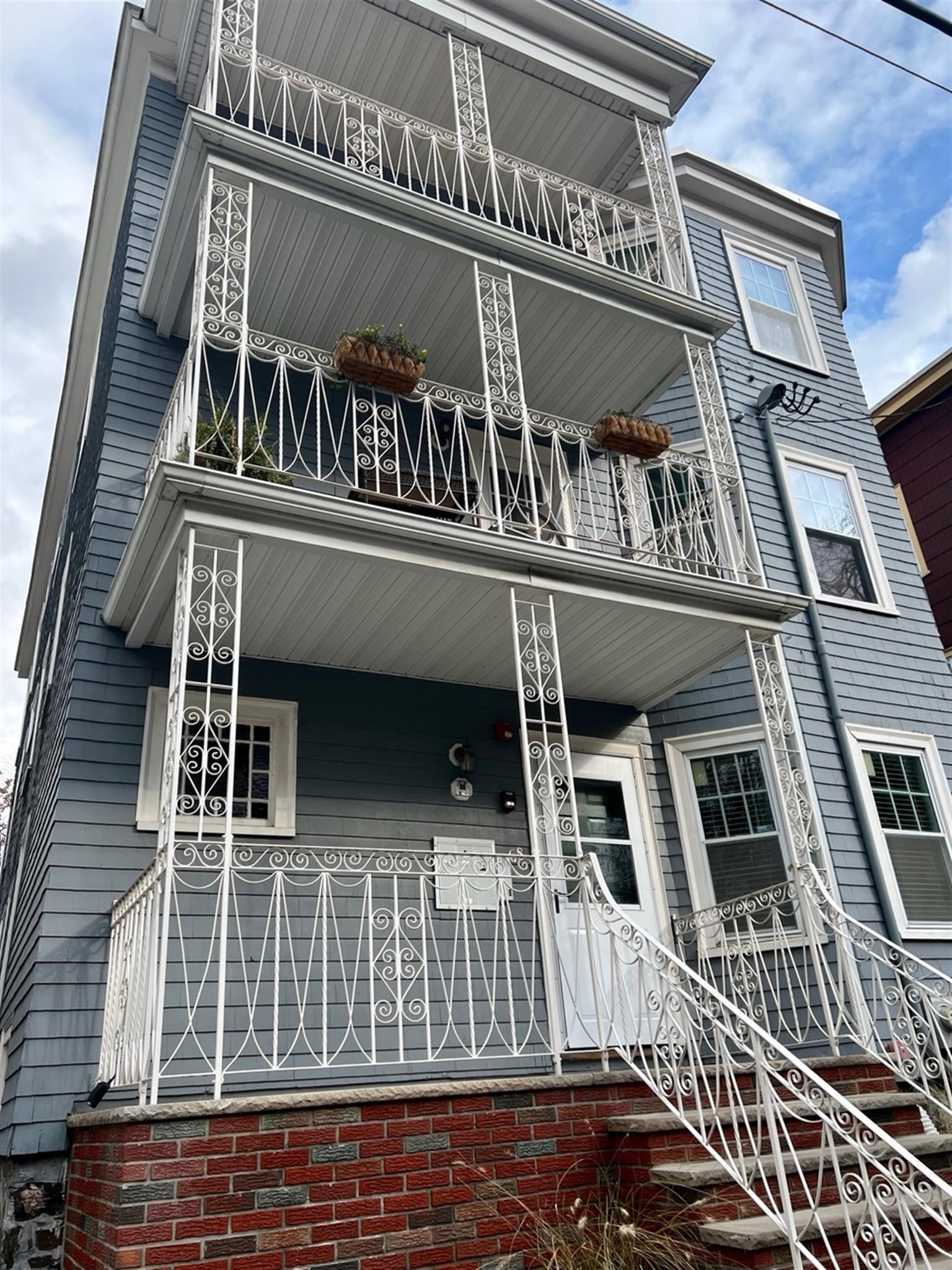 68 Line St, Ward Two