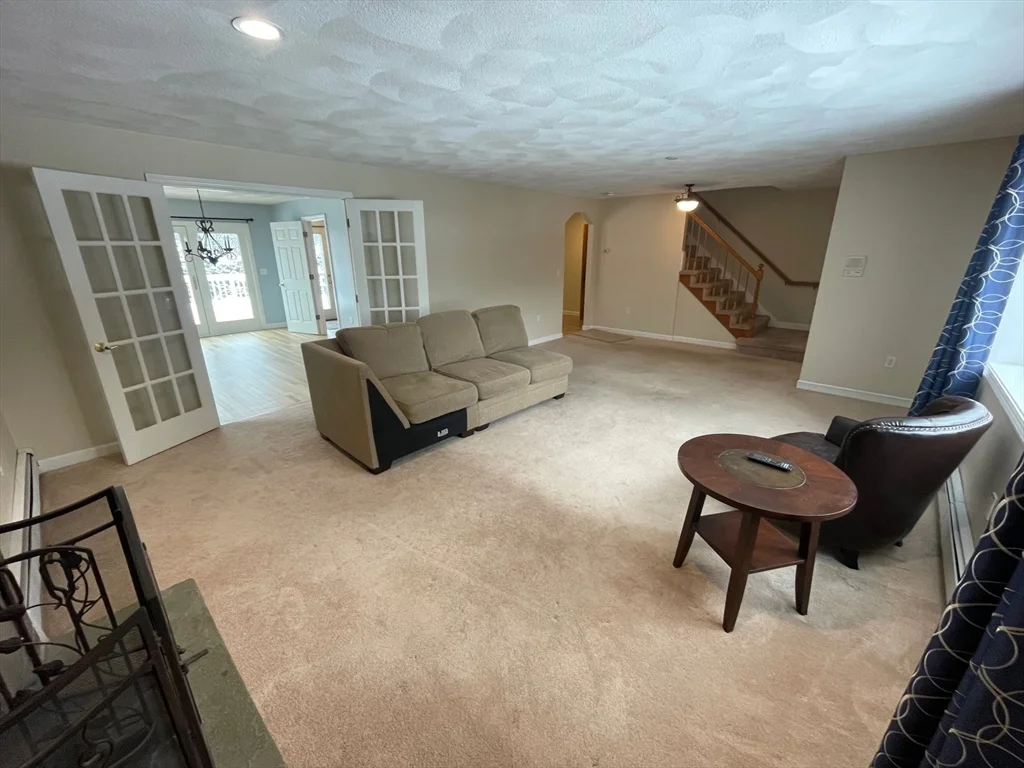 4 Indiana Ave, Woburn