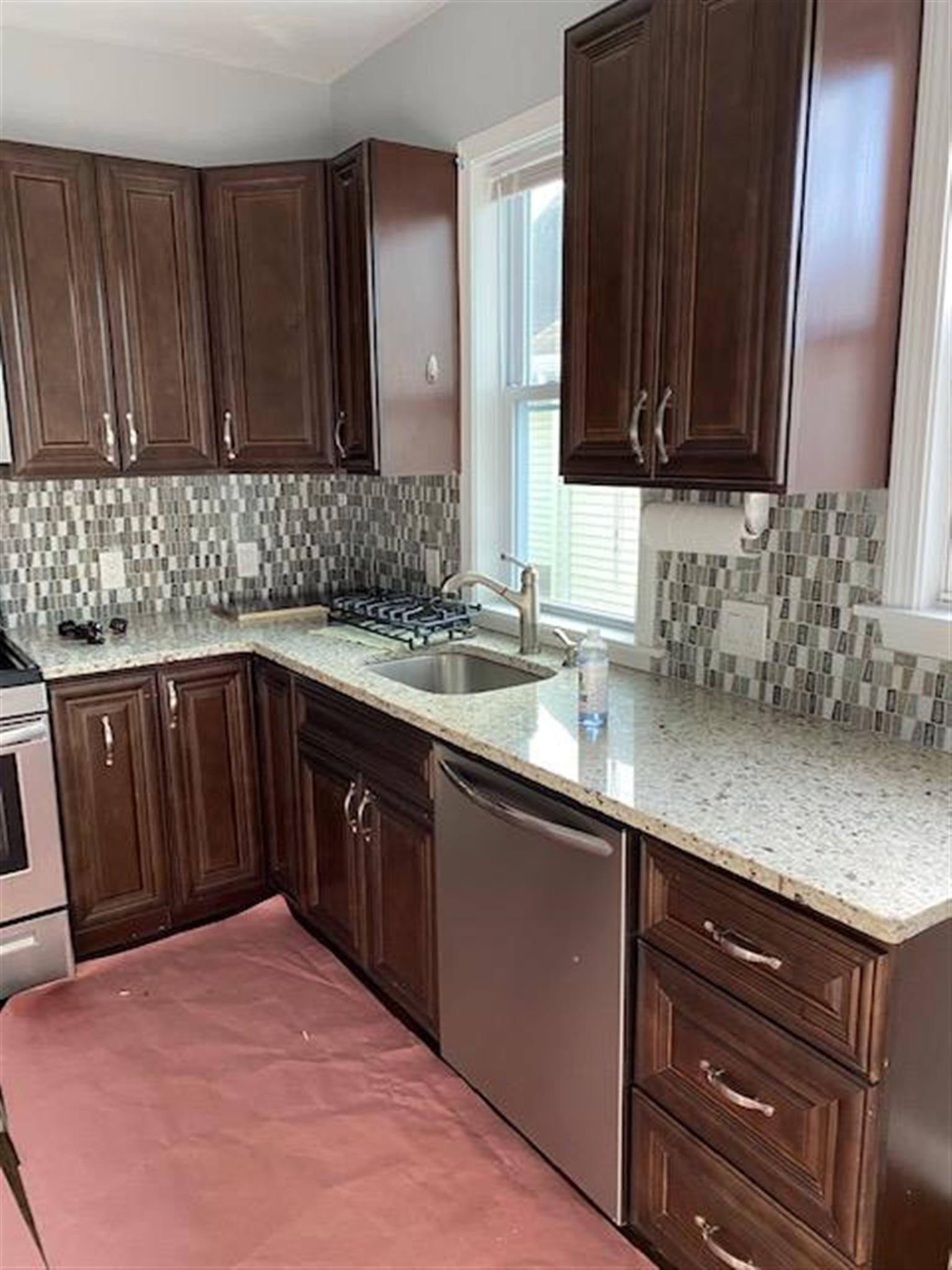 2.5 bed, 1 bath apartment for rent at 8 Essex St Unit 2, Gilman Square — photo 17 of 18