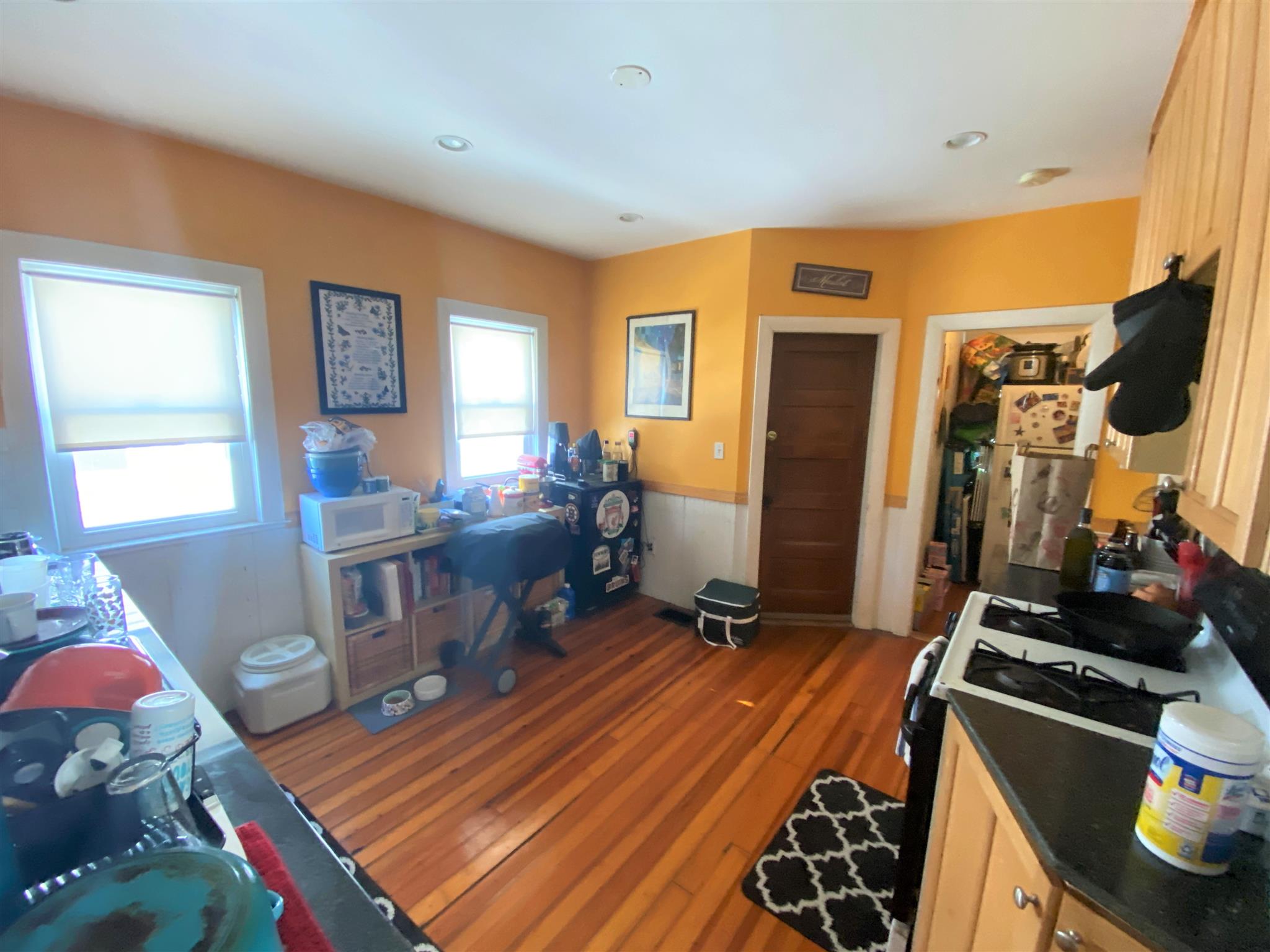 1.5 bed, 1 bath apartment for rent at 42 Newbern Ave Unit 1, Medford — photo 2 of 7