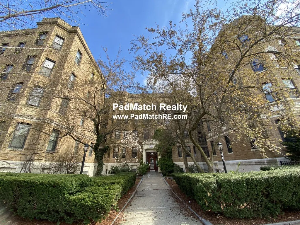 58 Queensberry St, Fenway