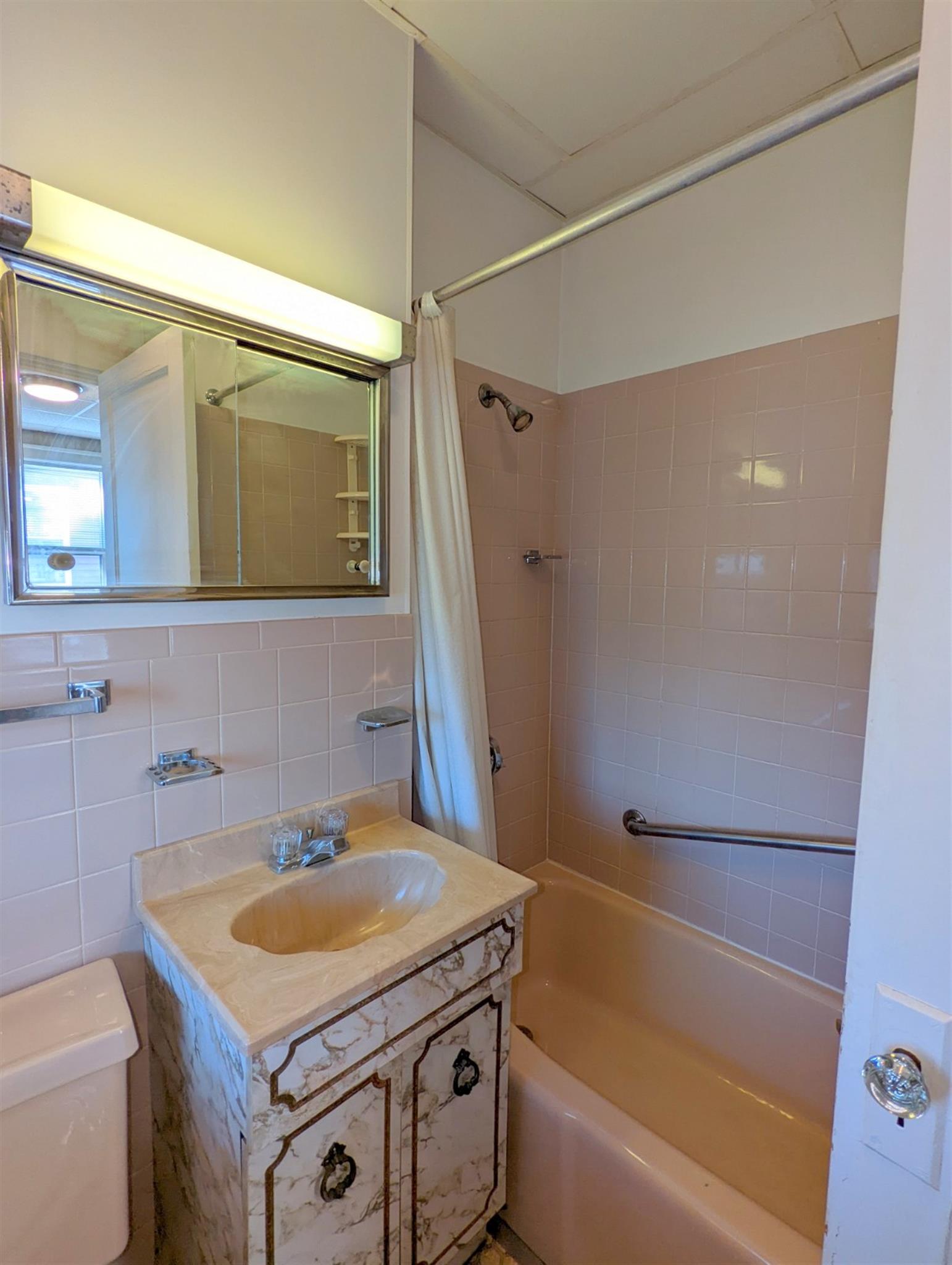 1 bed, 1 bath apartment for rent at 129 Boston Ave Unit A, Medford — photo 13 of 17