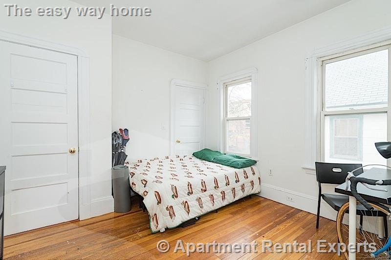 32 Hawthorne St, Davis Square