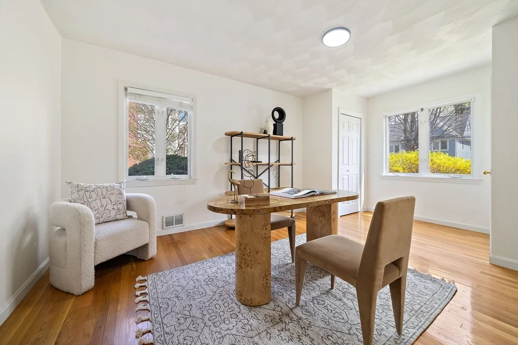 28 Mansfield Rd, Wellesley