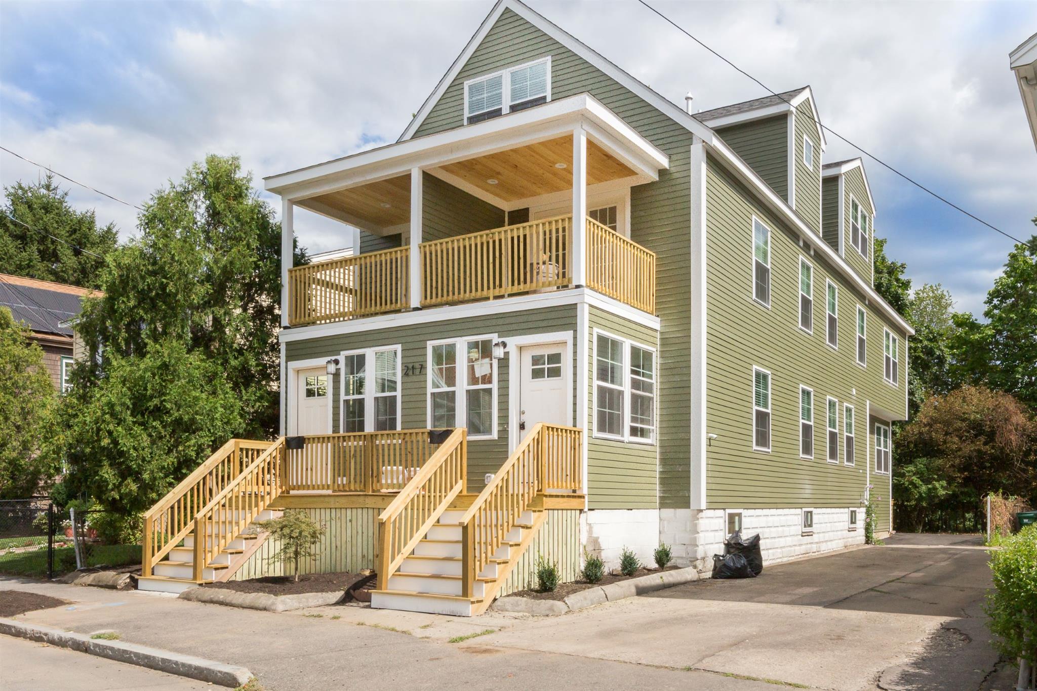 4 bed, 3.5 bath apartment for rent at 217 Arlington St Unit 1A, Medford — photo 16 of 21