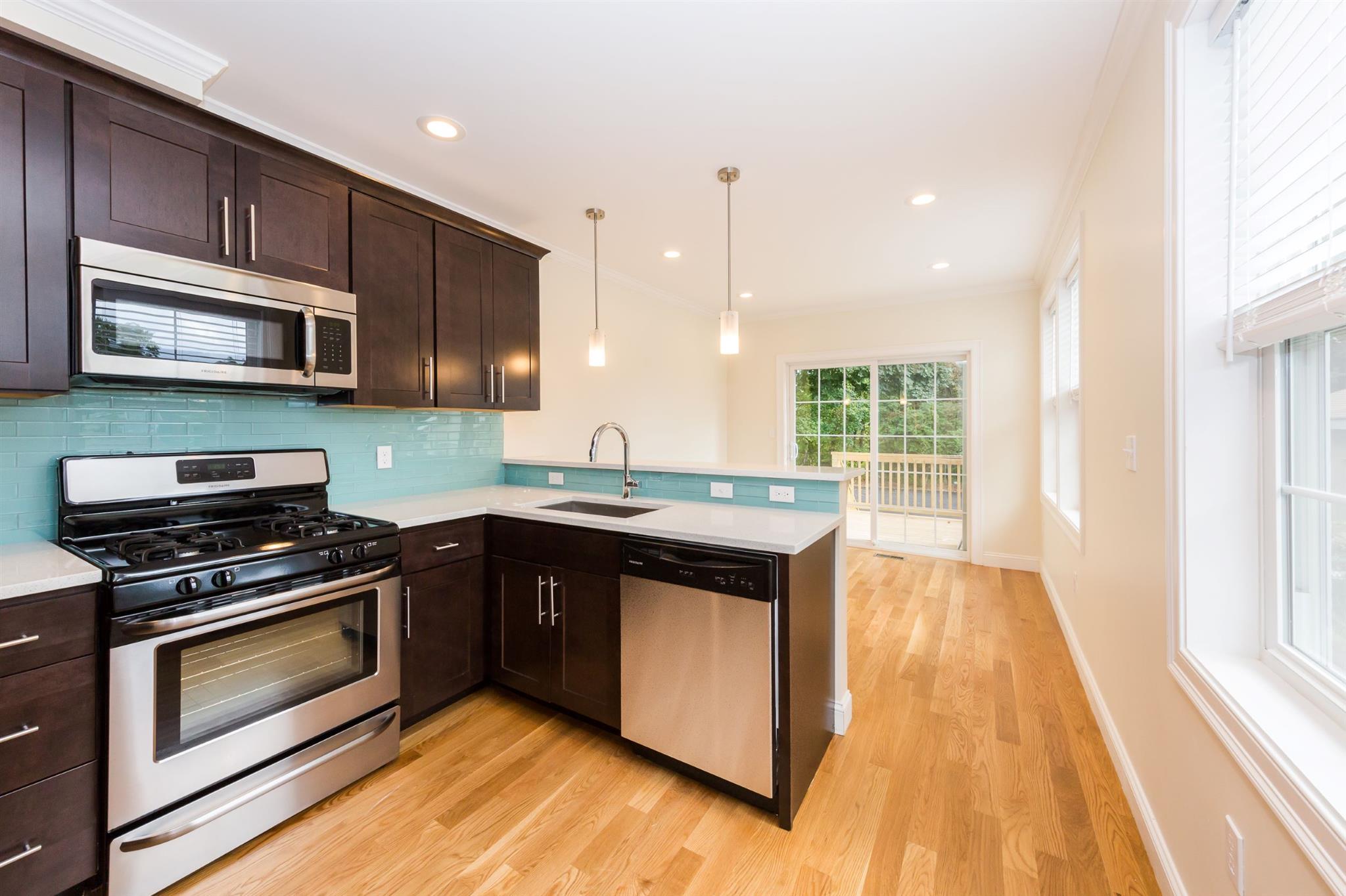 4 bed, 3.5 bath apartment for rent at 217 Arlington St Unit 1A, Medford — photo 4 of 21