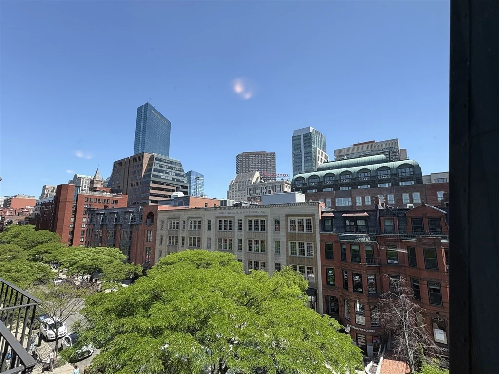 211 Newbury St, Back Bay